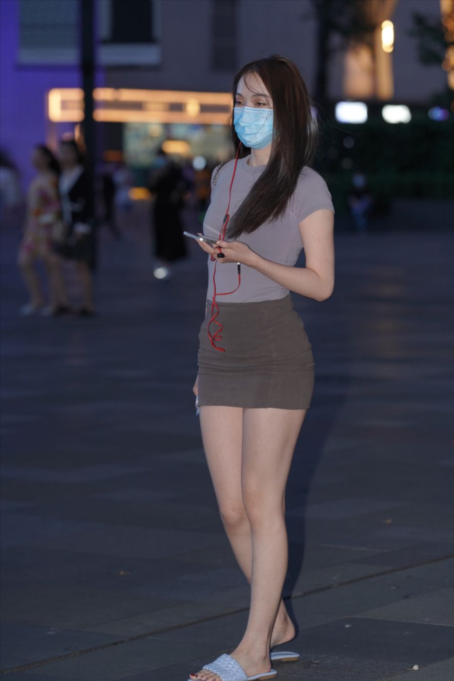 图片[6]-肉肉的腿 格外紧俏-街拍图满多
