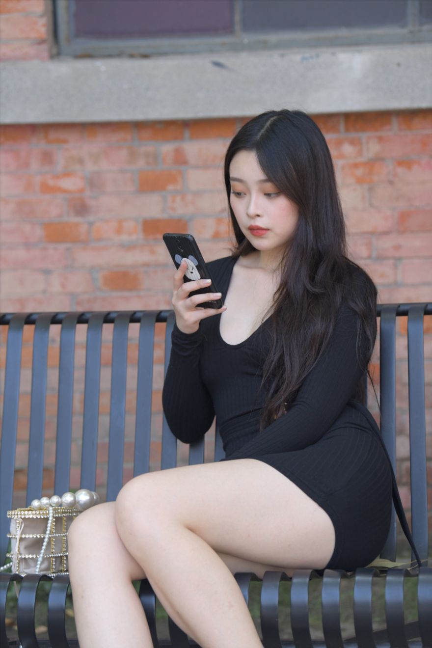 图片[2]-黑色紧身裙美女(套图+视频)-街拍图满多