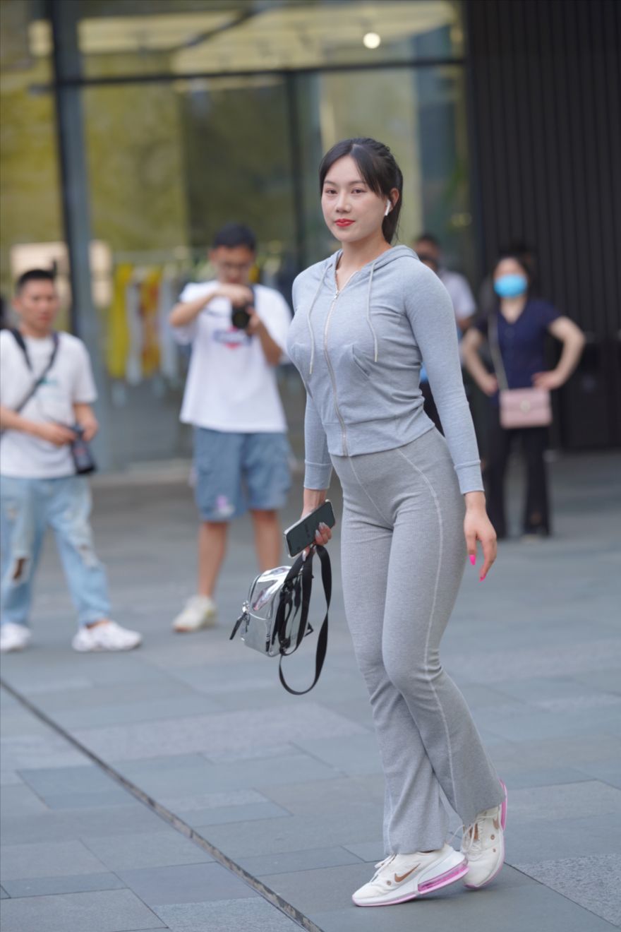 图片[4]-高挑运动美眉(套图+视频)-街拍图满多