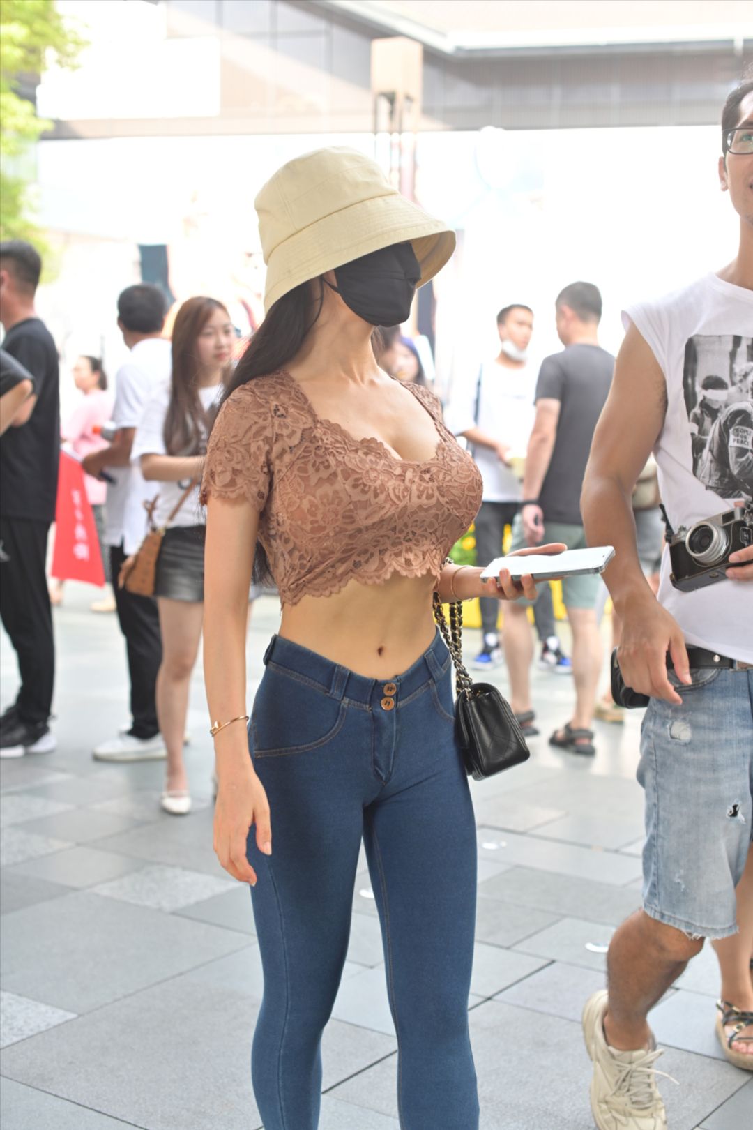 图片[2]-紧牛好身材-街拍图满多