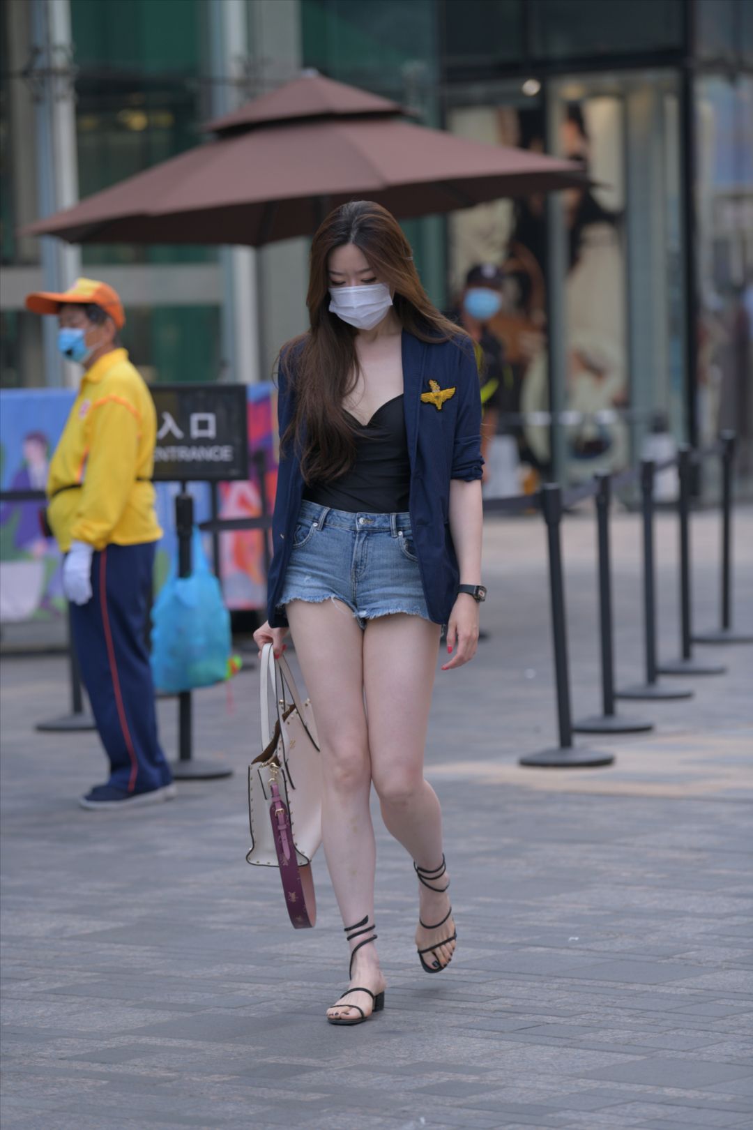 极品热裤美女-街拍图满多