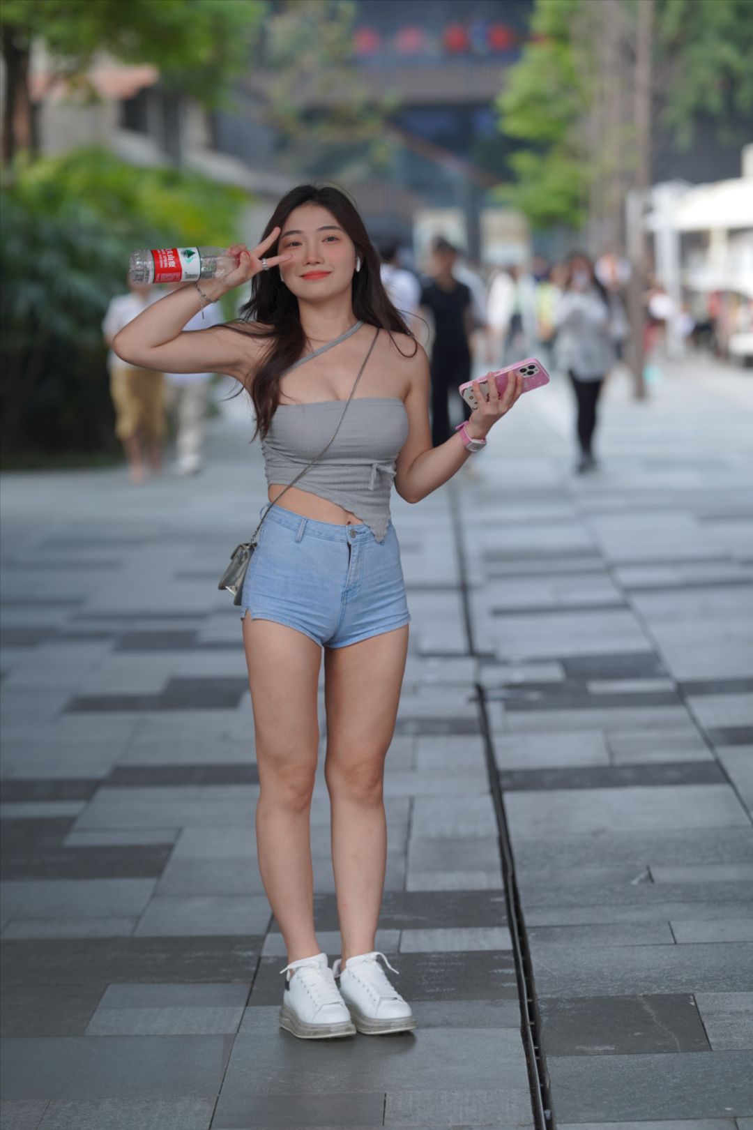 图片[3]-可爱的邻家热裤小妹-街拍图满多