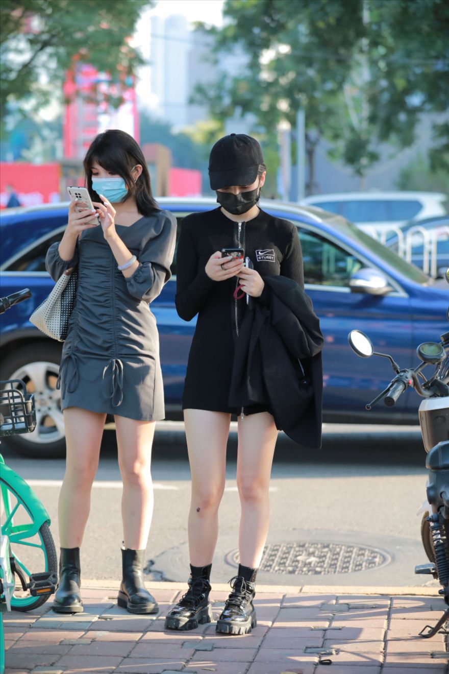 图片[10]-黑色超短包臀裙小姐姐-街拍图满多