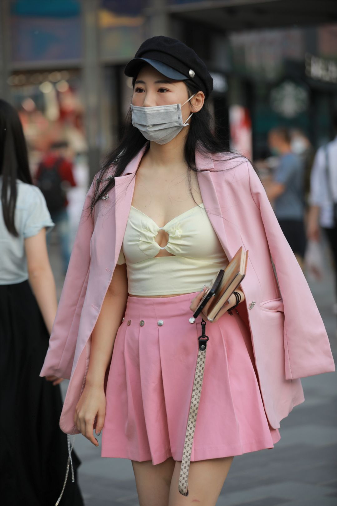 图片[2]-白裙小姐姐-街拍图满多