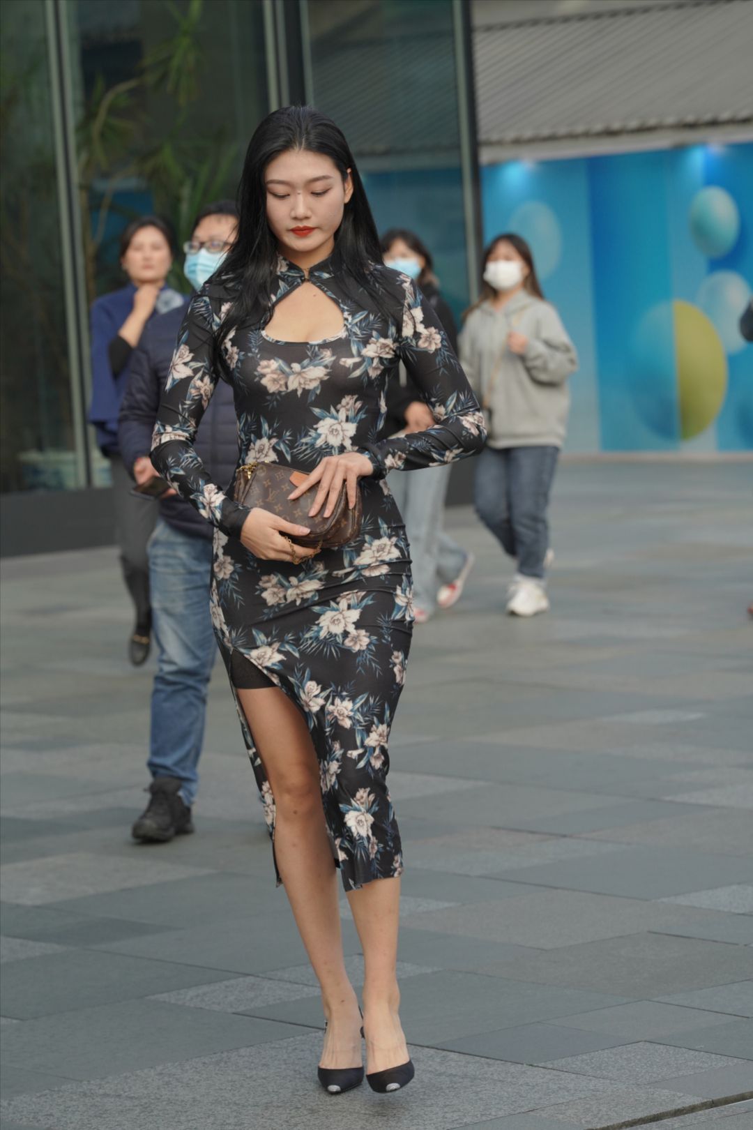 高挑美女-街拍图满多