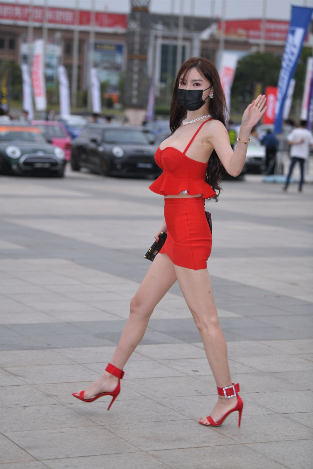 图片[5]-红色包臀裙大波妹-街拍图满多