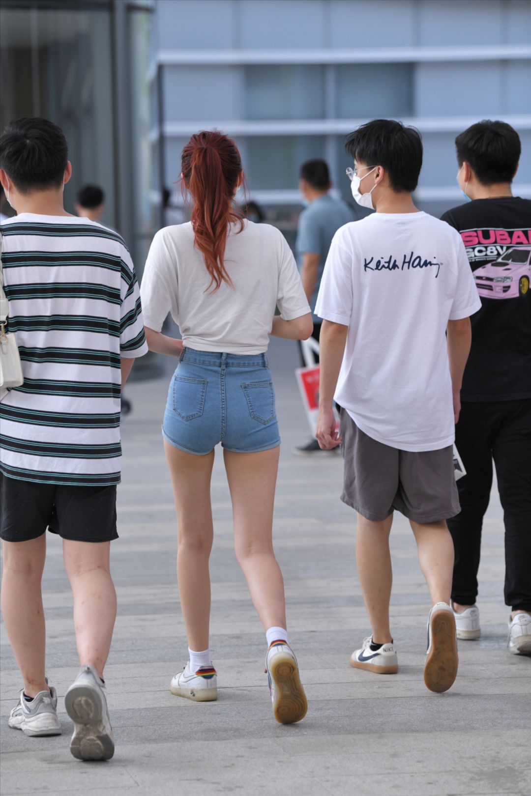 图片[6]-紧身热裤美女-街拍图满多