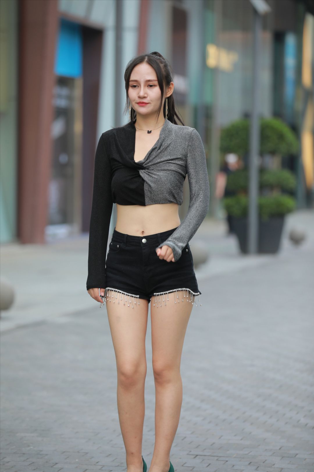 图片[10]-跳舞的长腿美女(套图+视频)-街拍图满多