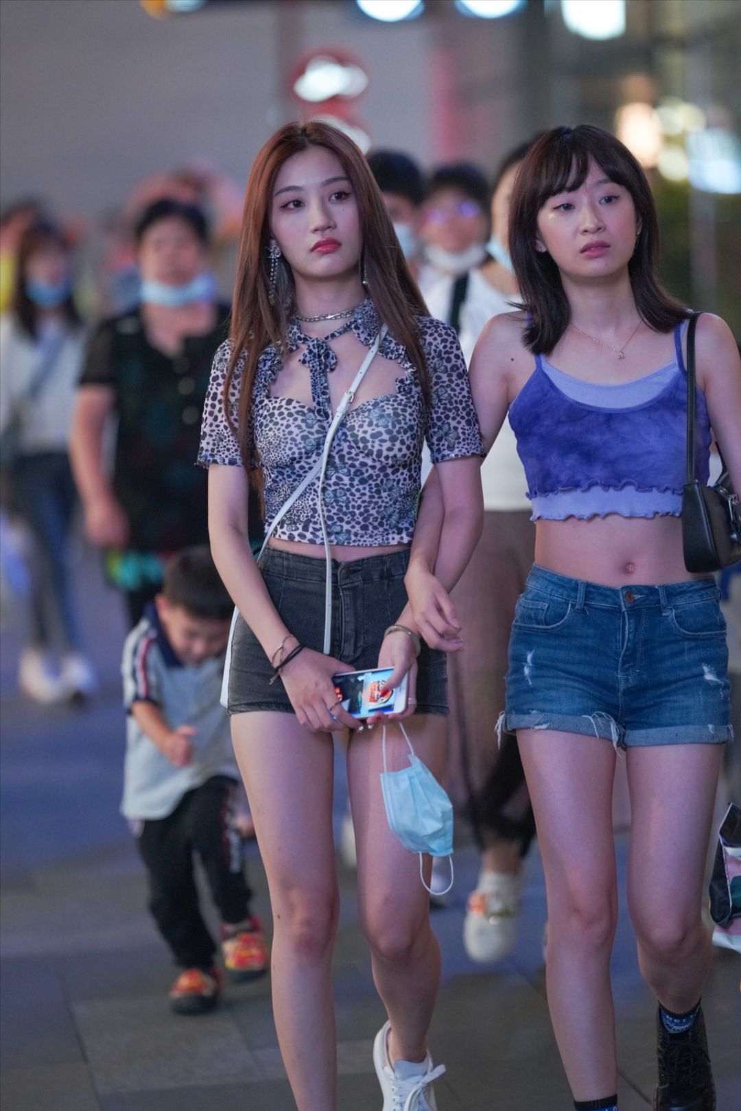 图片[3]-紧致热裤小姐姐(套图+视频)-街拍图满多