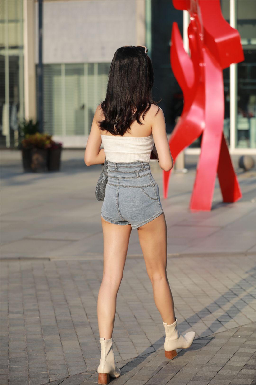 图片[3]-高腰热裤美女-街拍图满多