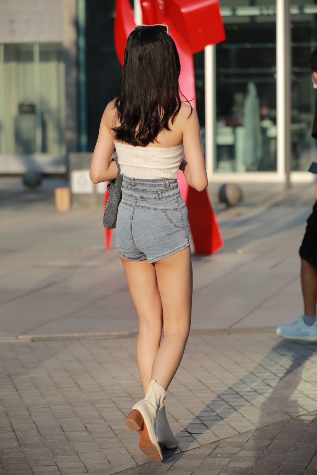 图片[4]-高腰热裤美女-街拍图满多