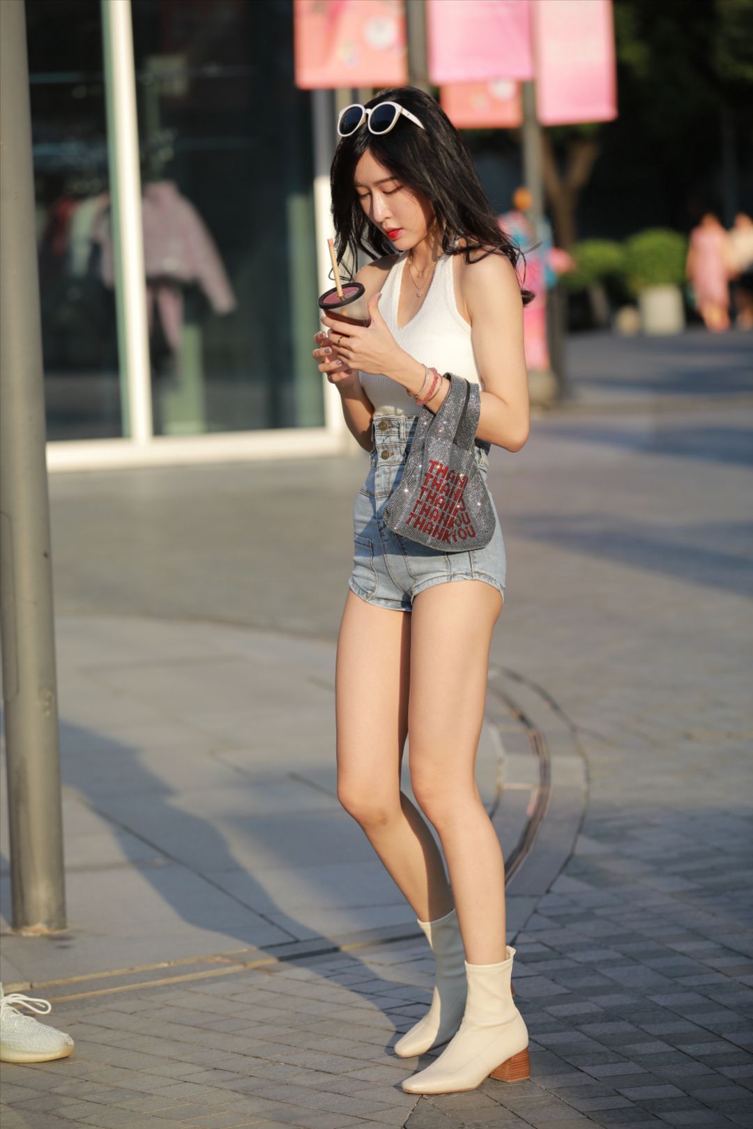 图片[6]-高腰热裤美女-街拍图满多
