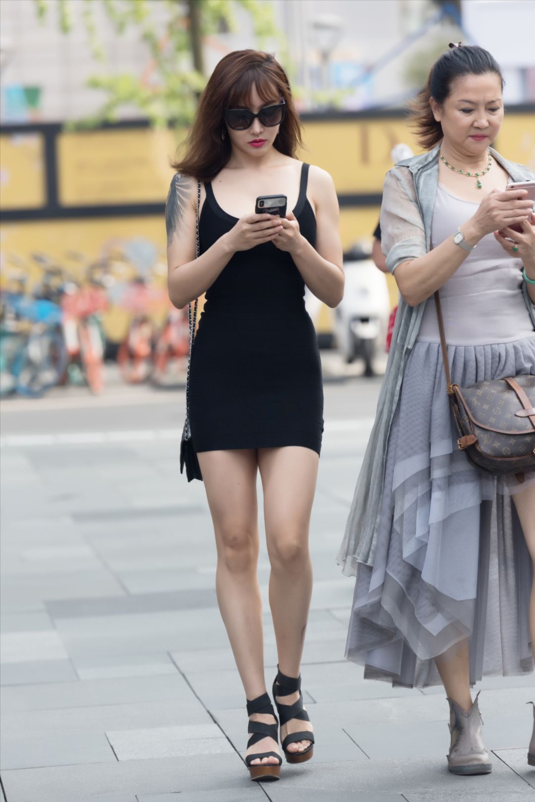 图片[2]-包臀裙纹身美女-街拍图满多