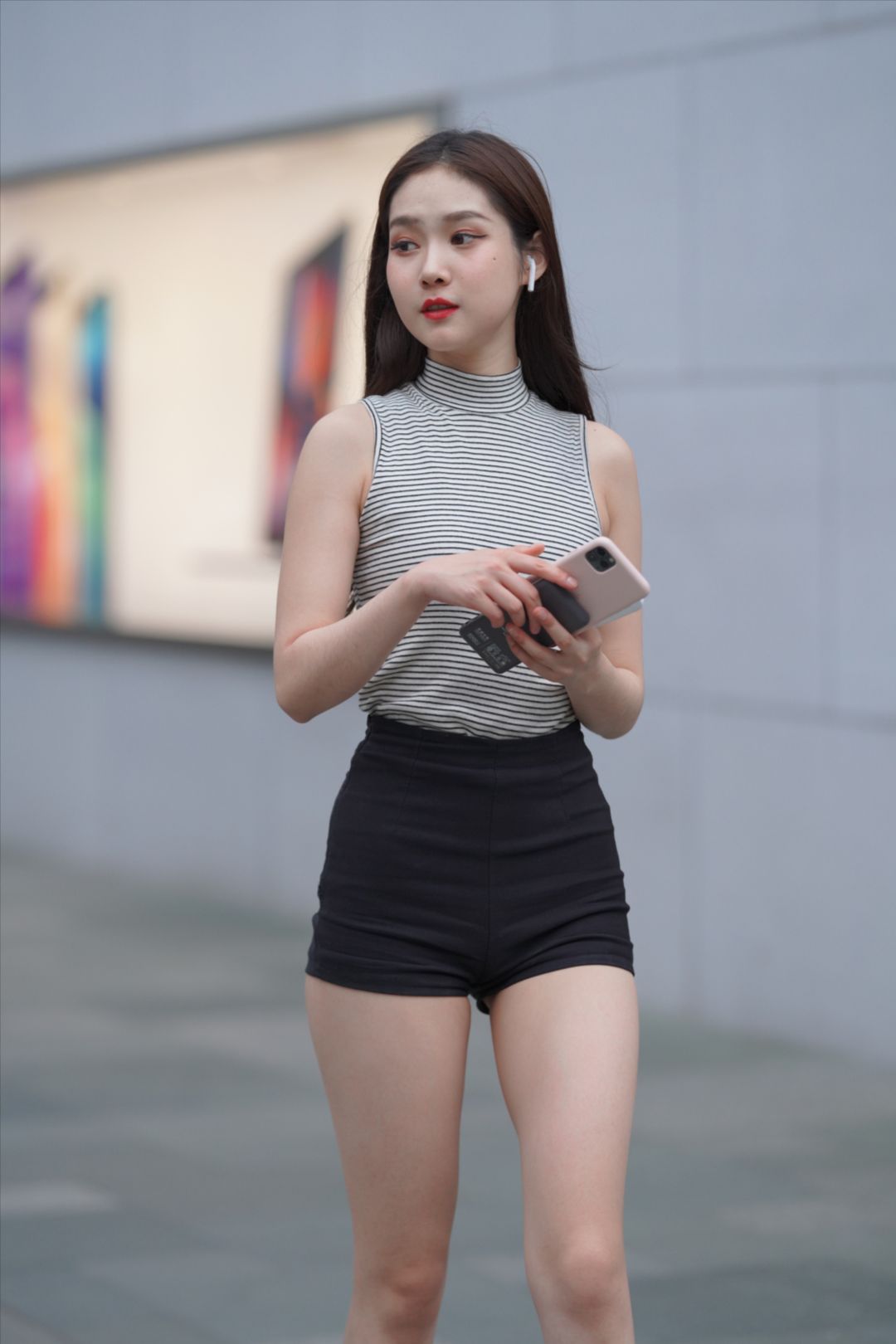 图片[5]-热裤美眉活泼可爱-街拍图满多