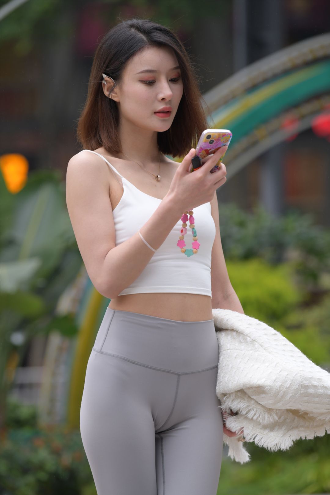 图片[2]-灰色瑜伽裤美女(套图+视频)-街拍图满多