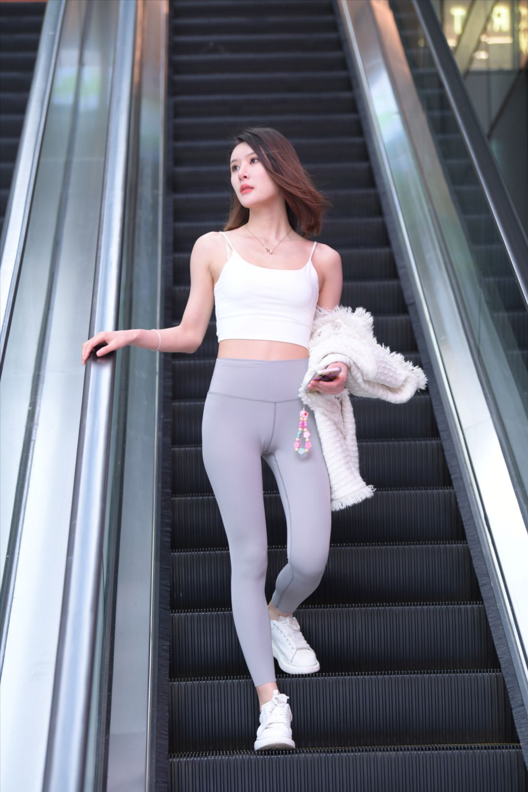 图片[6]-灰色瑜伽裤美女(套图+视频)-街拍图满多