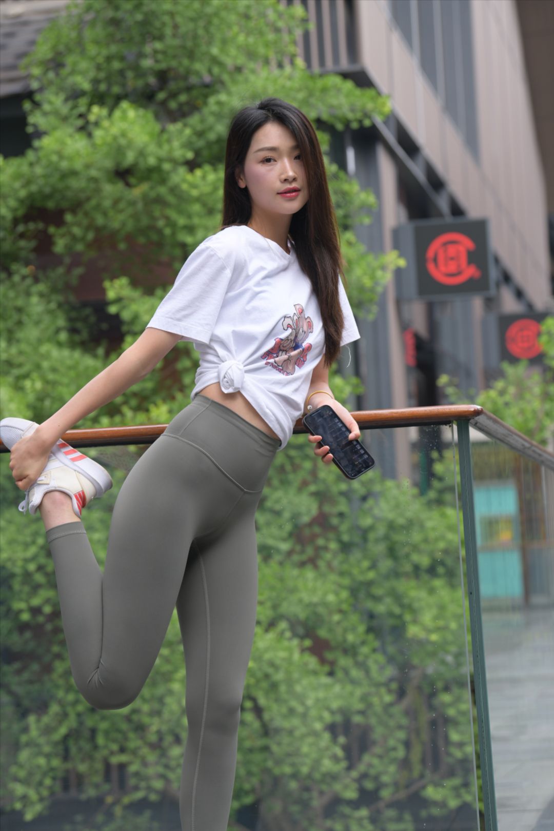 图片[3]-灰色瑜伽裤美女(套图+视频)-街拍图满多