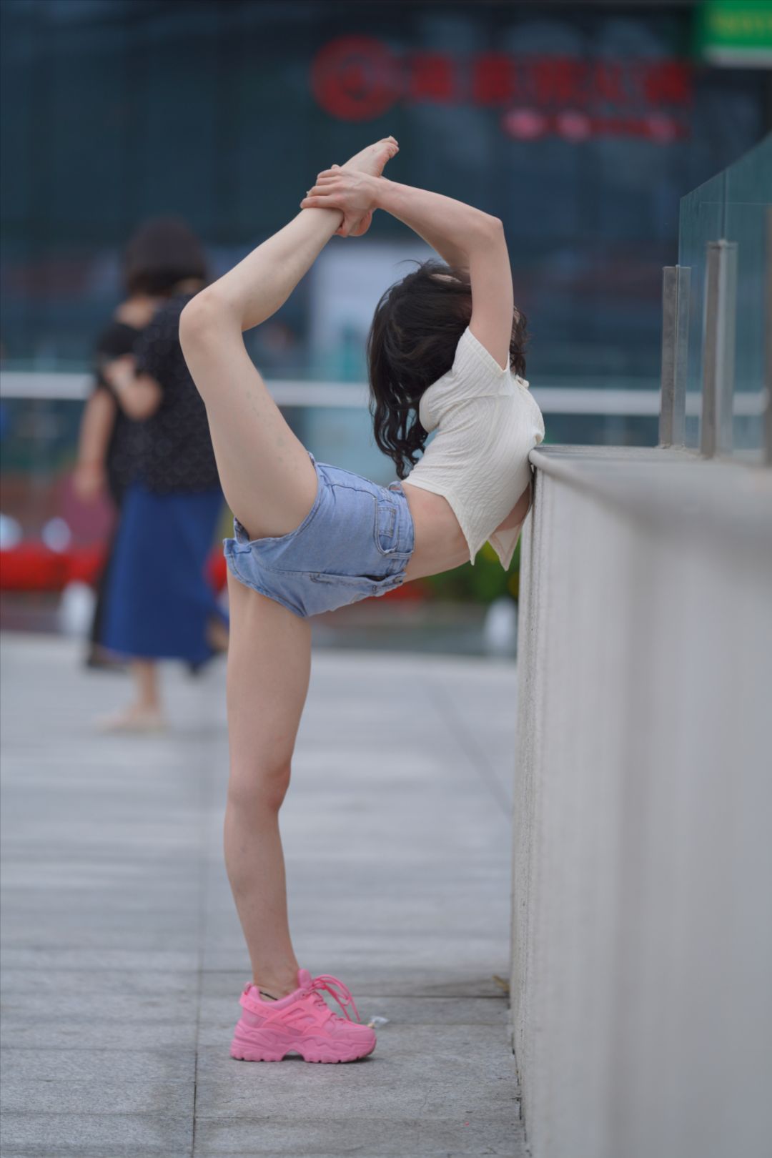 热舞女孩(套图+视频)-街拍图满多