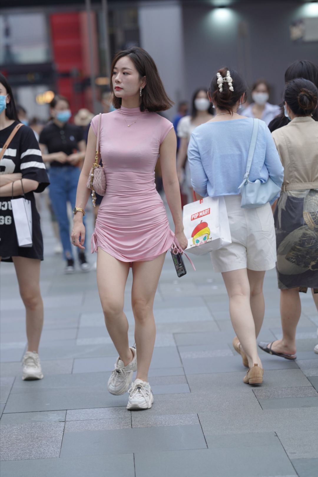 耐看的小姐姐-街拍图满多