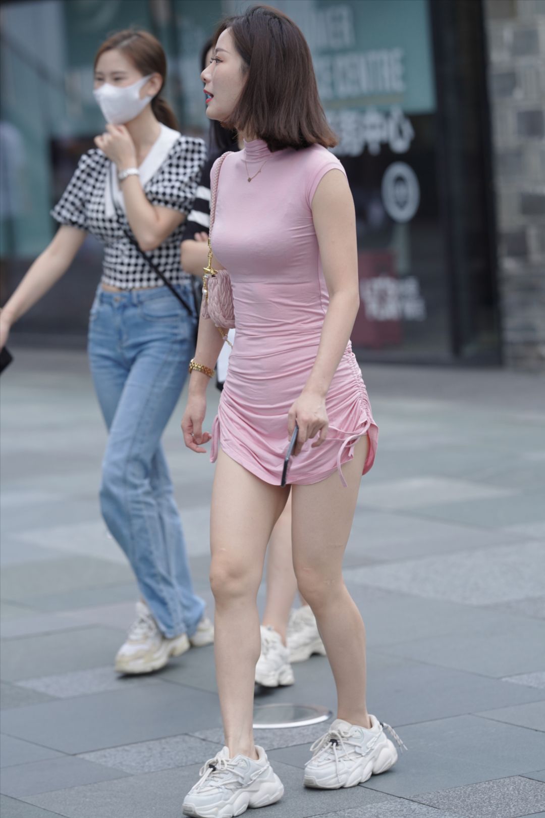 图片[4]-耐看的小姐姐-街拍图满多
