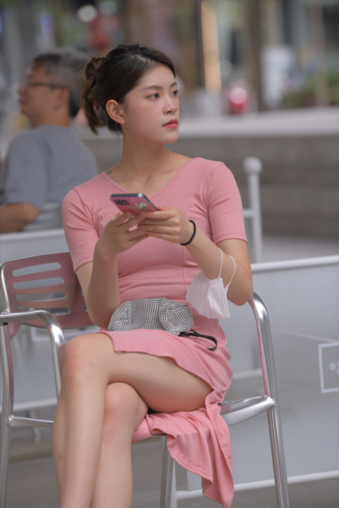 长裙美女(套图+视频)-街拍图满多