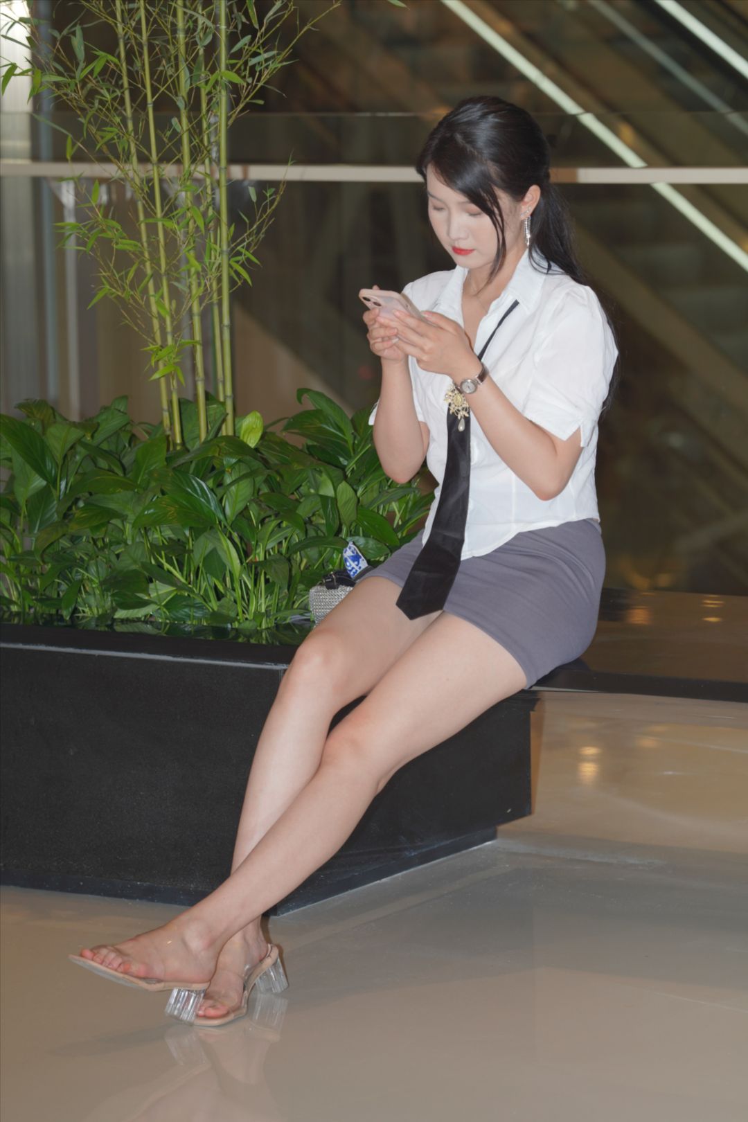 图片[7]-制服气质美女 面若桃花明眸皓齿(套图+视频)-街拍图满多