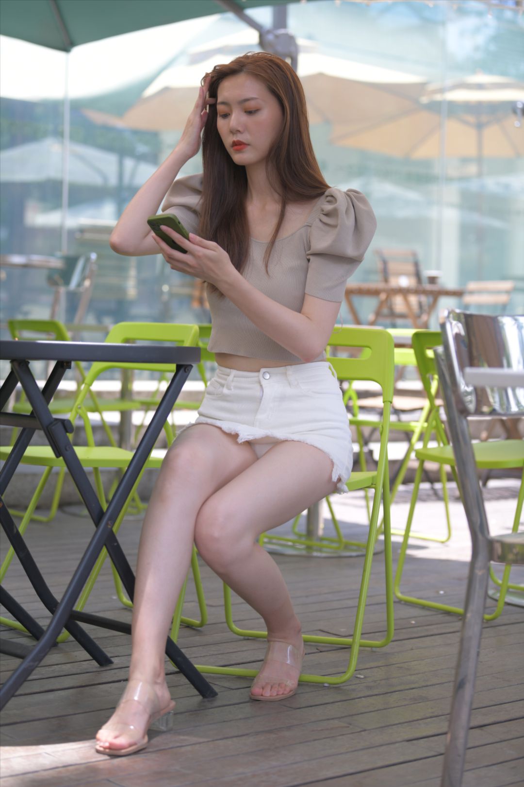 白裙美女(套图+视频)-街拍图满多