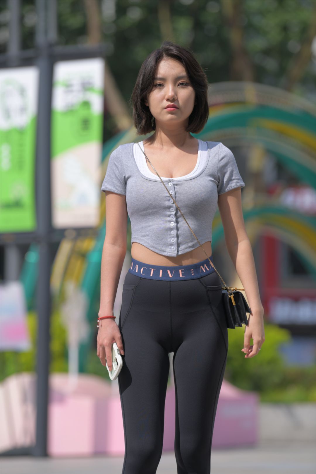黑色瑜伽裤美女(套图+视频)-街拍图满多
