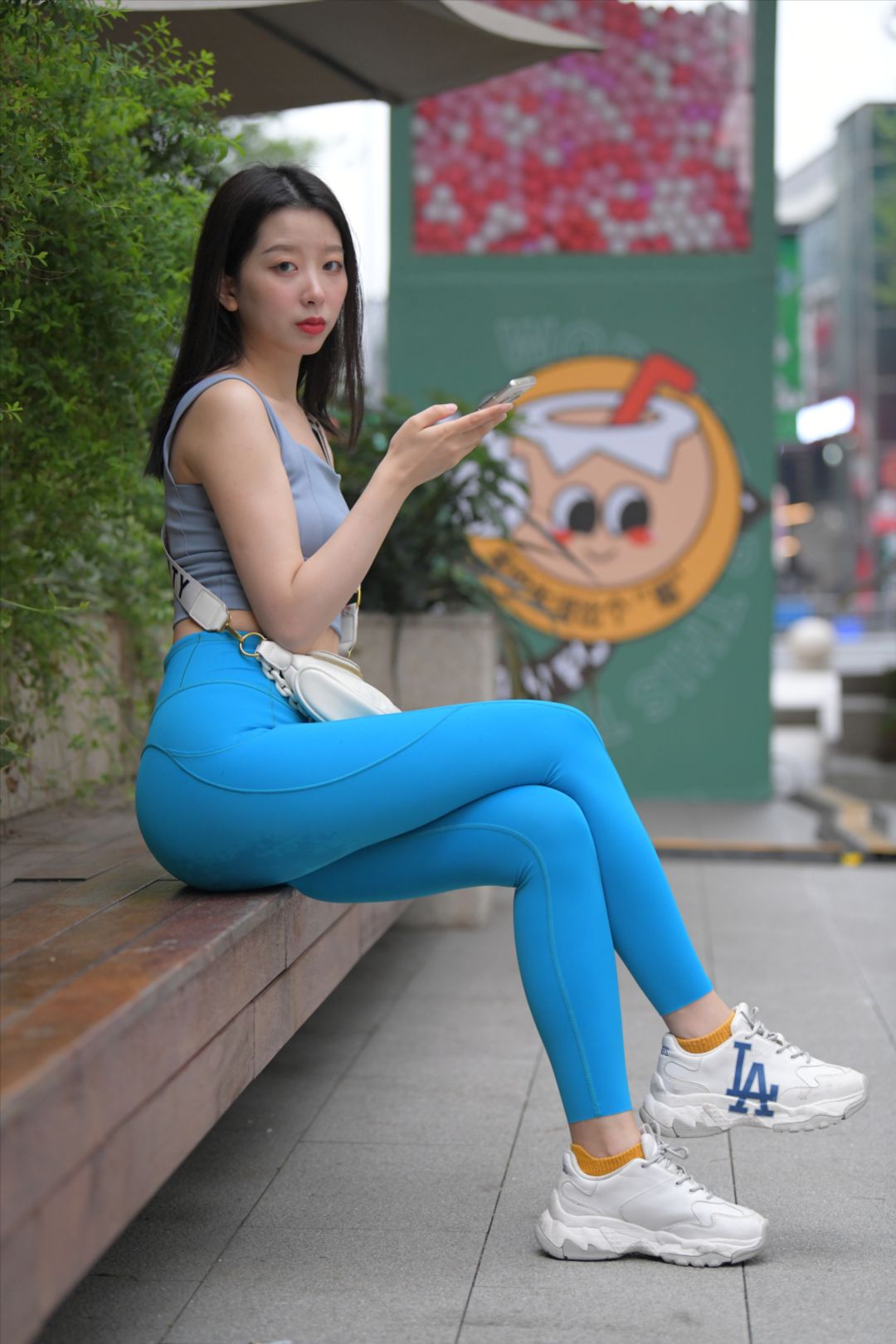 图片[2]-蓝色瑜伽裤美女(套图+视频)-街拍图满多