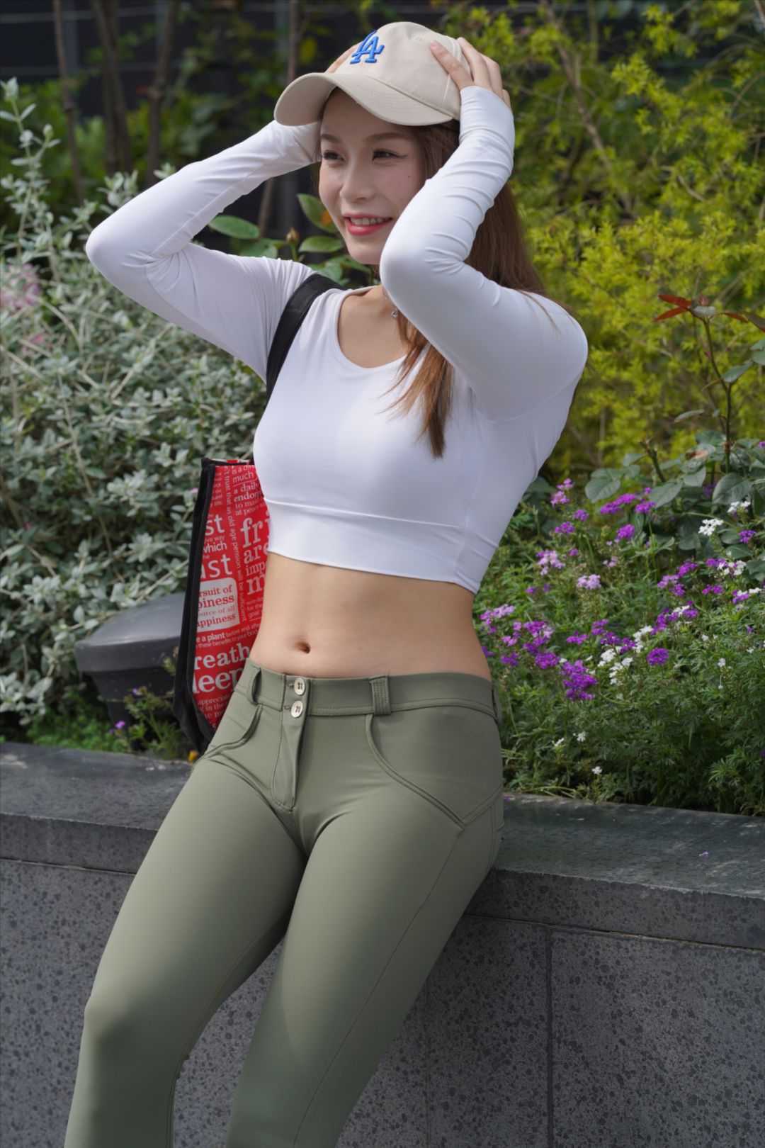 图片[2]-紧牛美女-街拍图满多