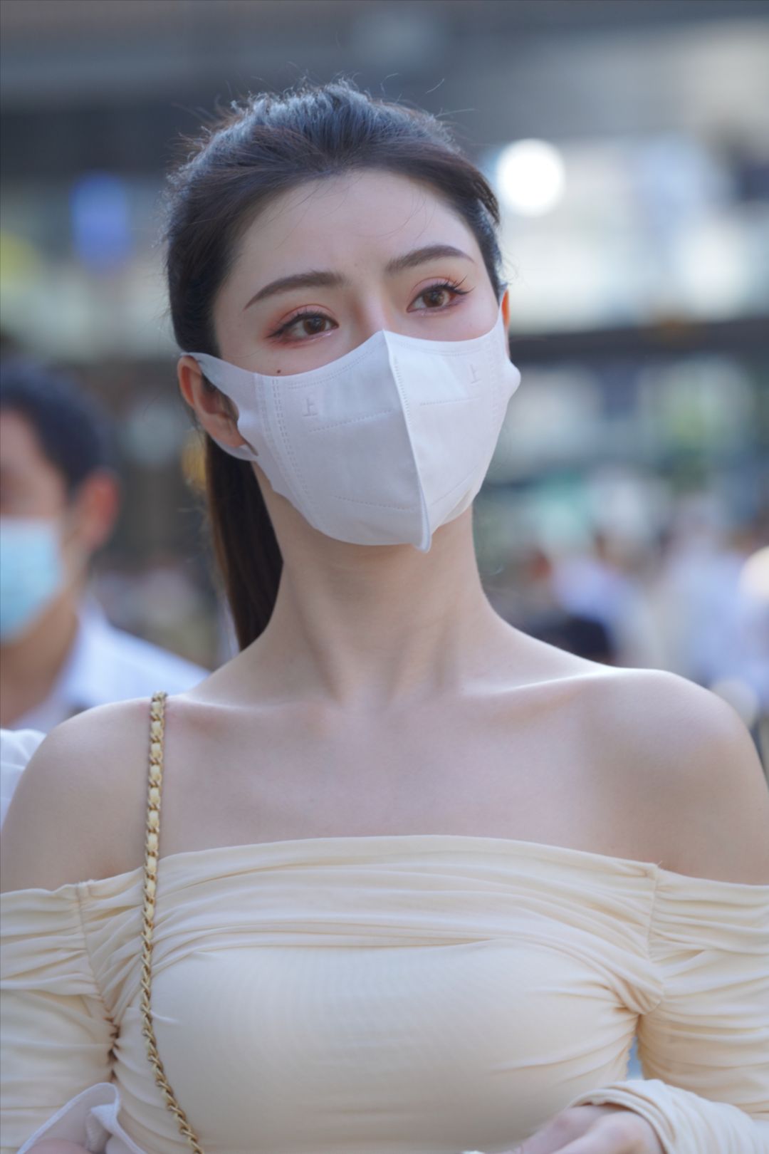 图片[2]-热裤露肩装-街拍图满多