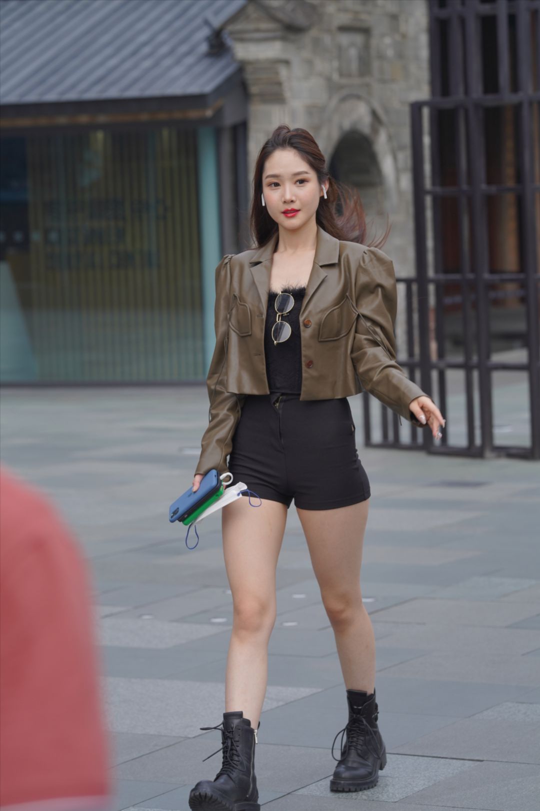 图片[2]-热裤露肩装-街拍图满多