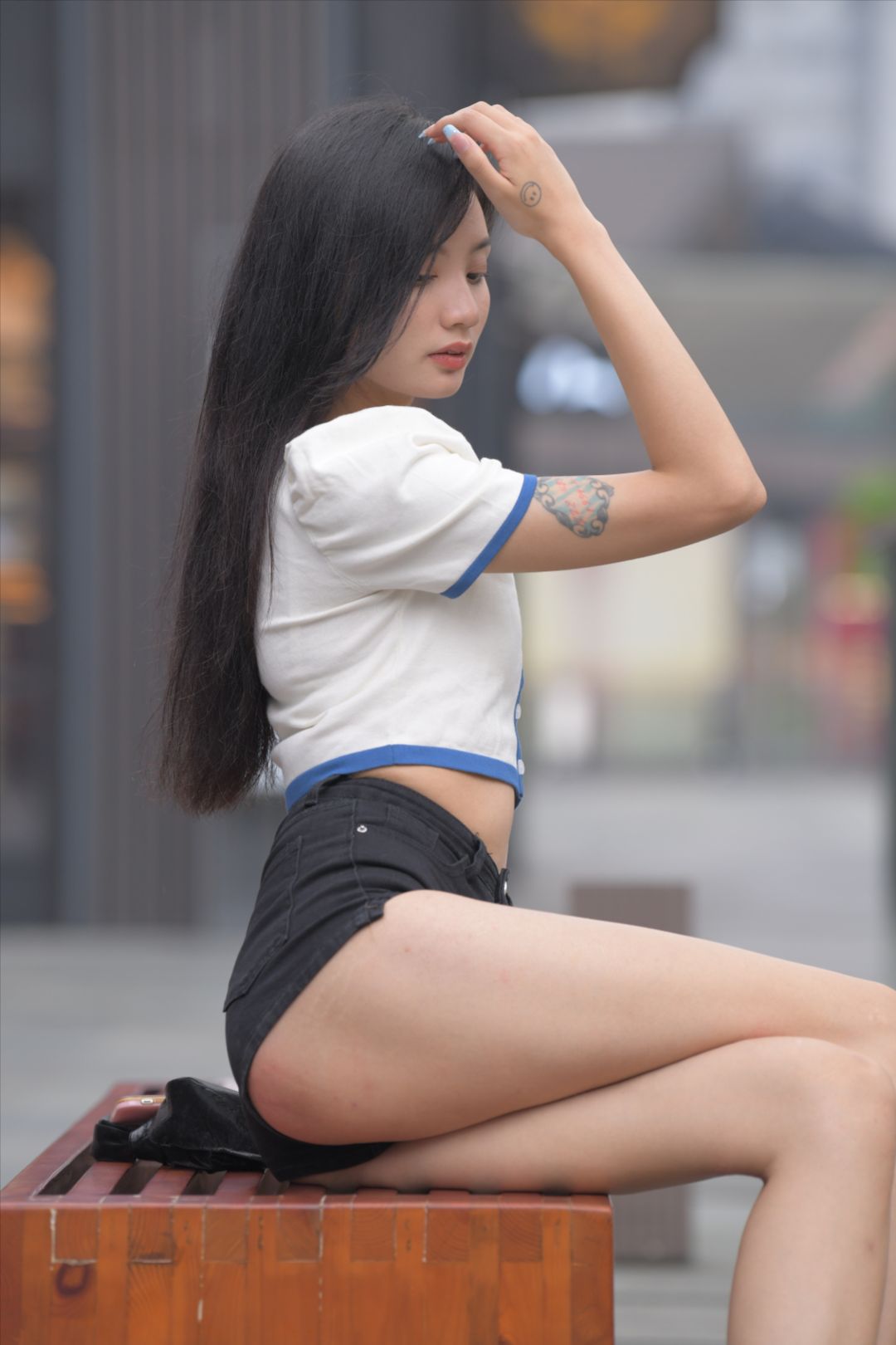 图片[8]-黑色热裤美女(套图+视频)-街拍图满多