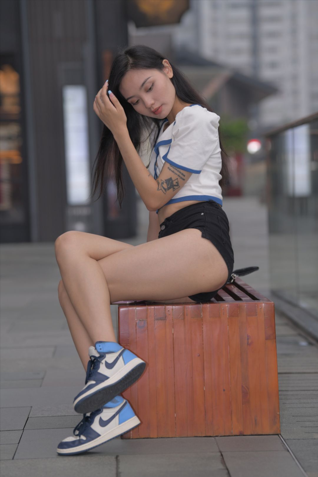 图片[9]-黑色热裤美女(套图+视频)-街拍图满多