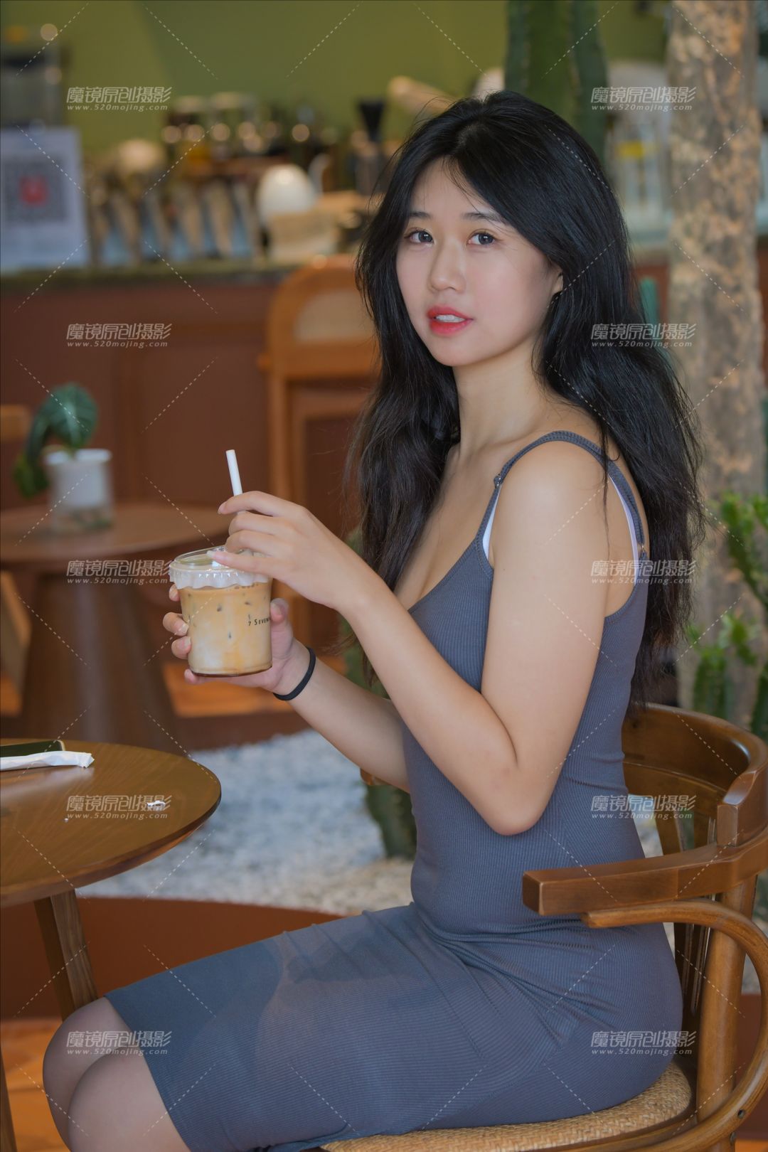 灰裙美女(套图+视频)-街拍图满多