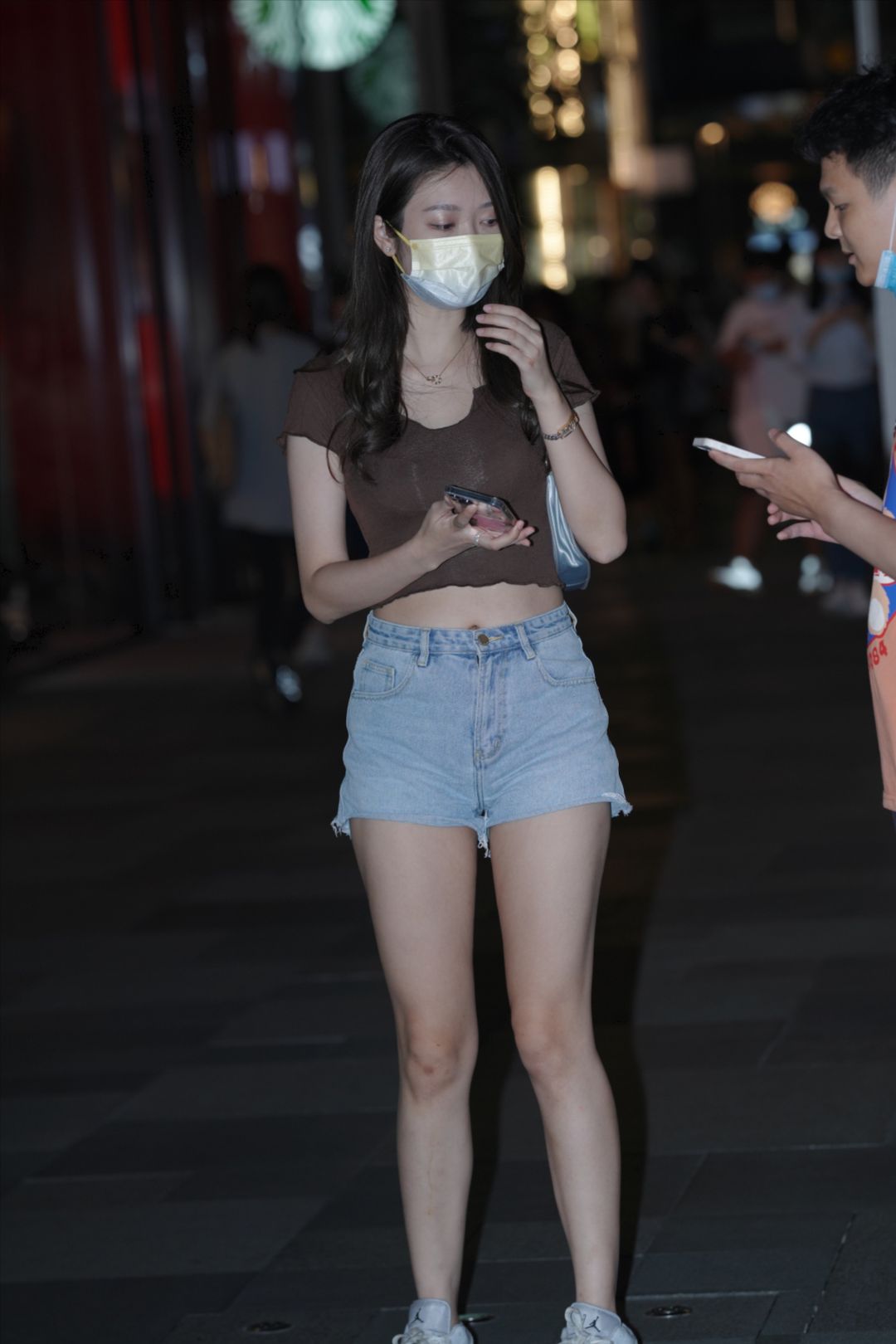 热裤女孩-街拍图满多