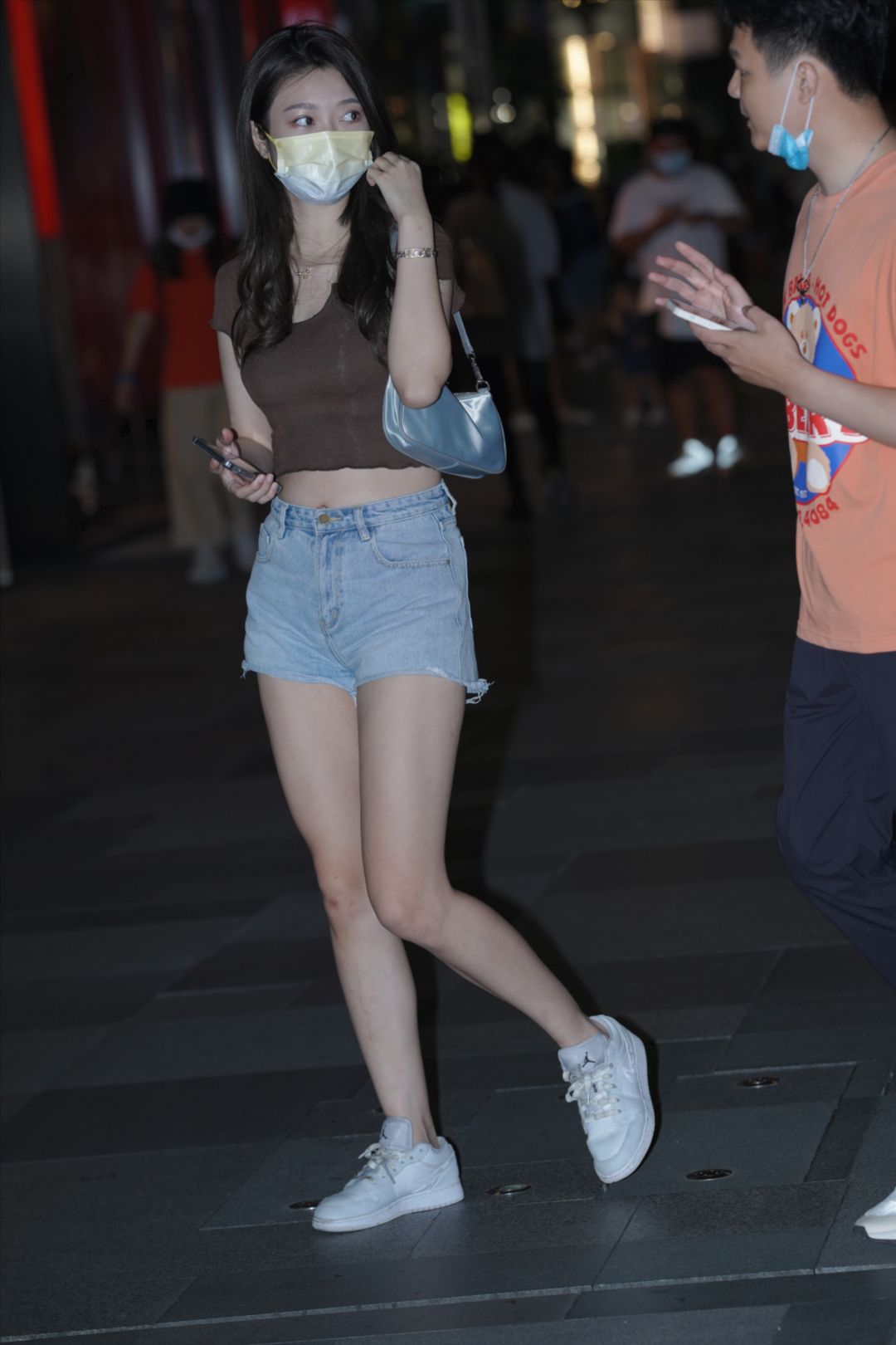 图片[2]-热裤女孩-街拍图满多