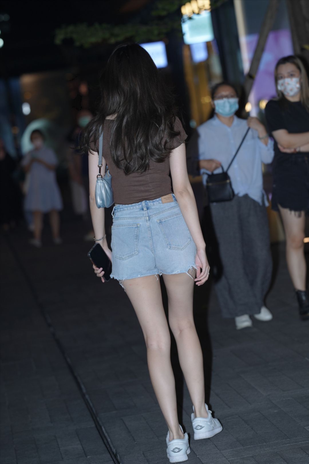 图片[3]-热裤女孩-街拍图满多