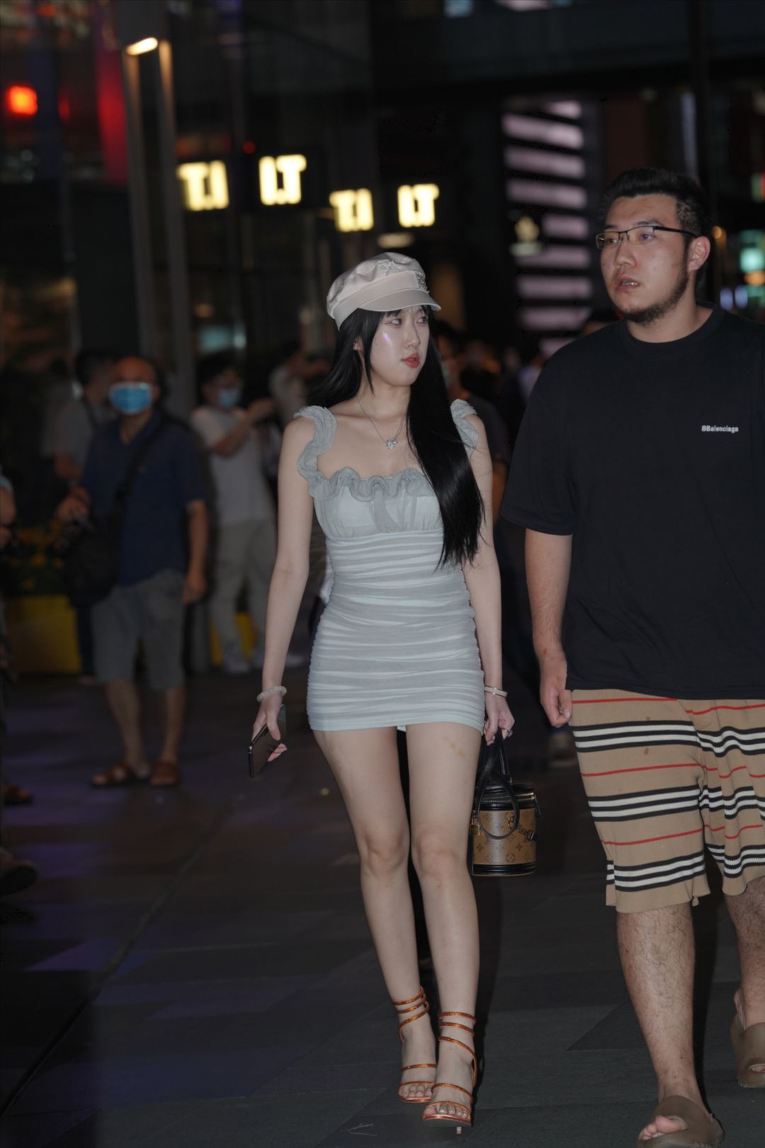 图片[5]-迷人大长腿-街拍图满多