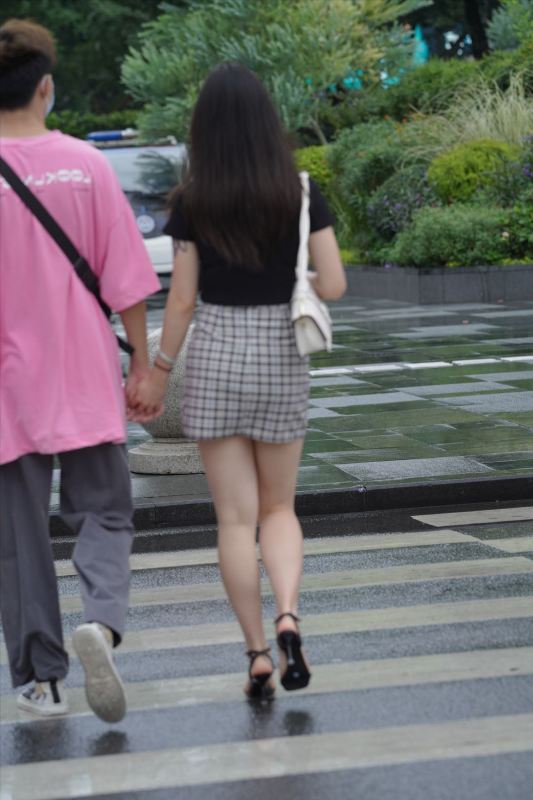 图片[7]-短裙大白腿妹子-街拍图满多