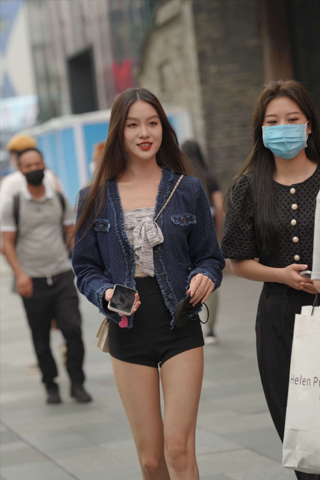 图片[3]-热裤大长腿美女-街拍图满多