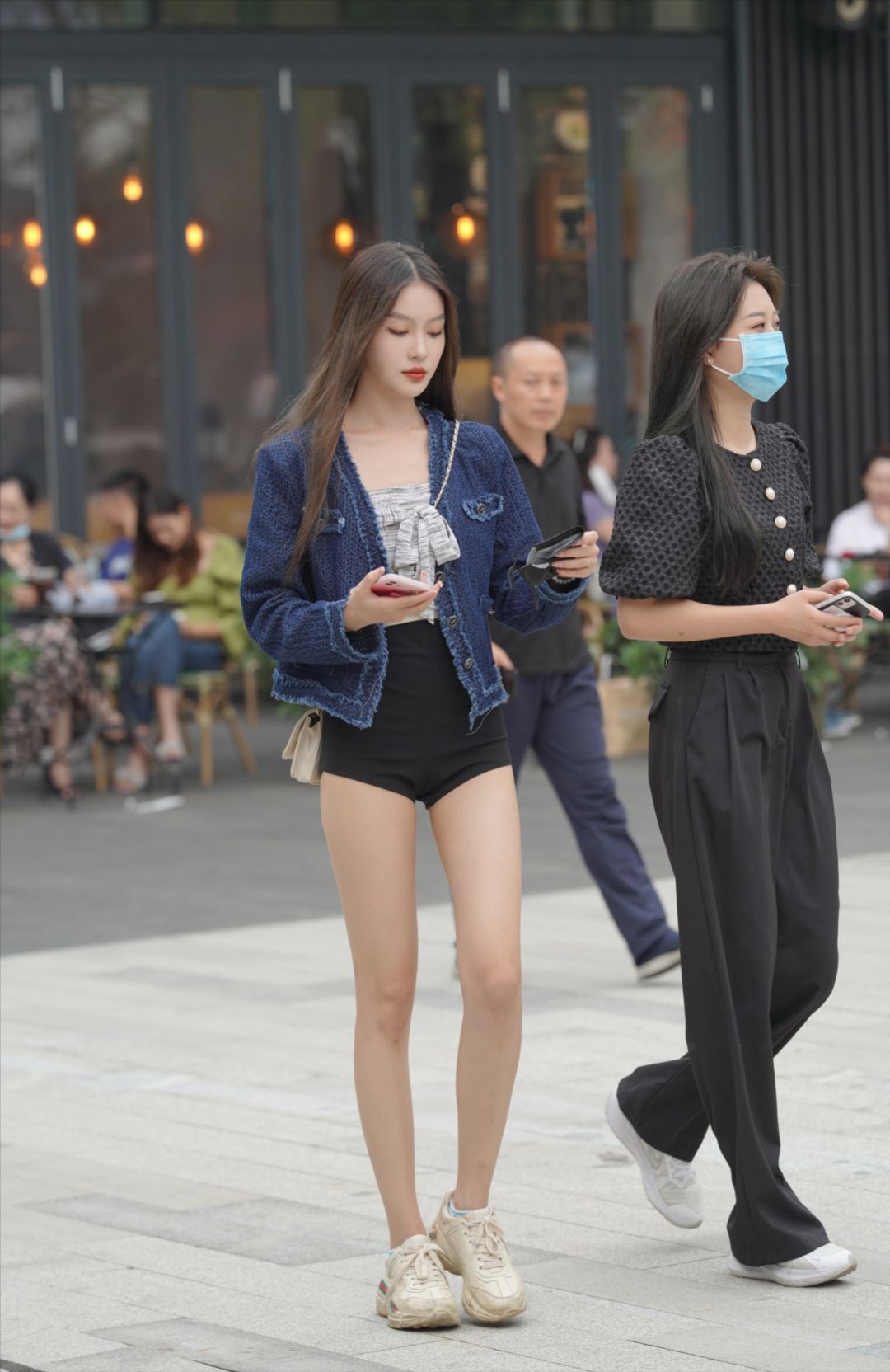 热裤大长腿美女-街拍图满多