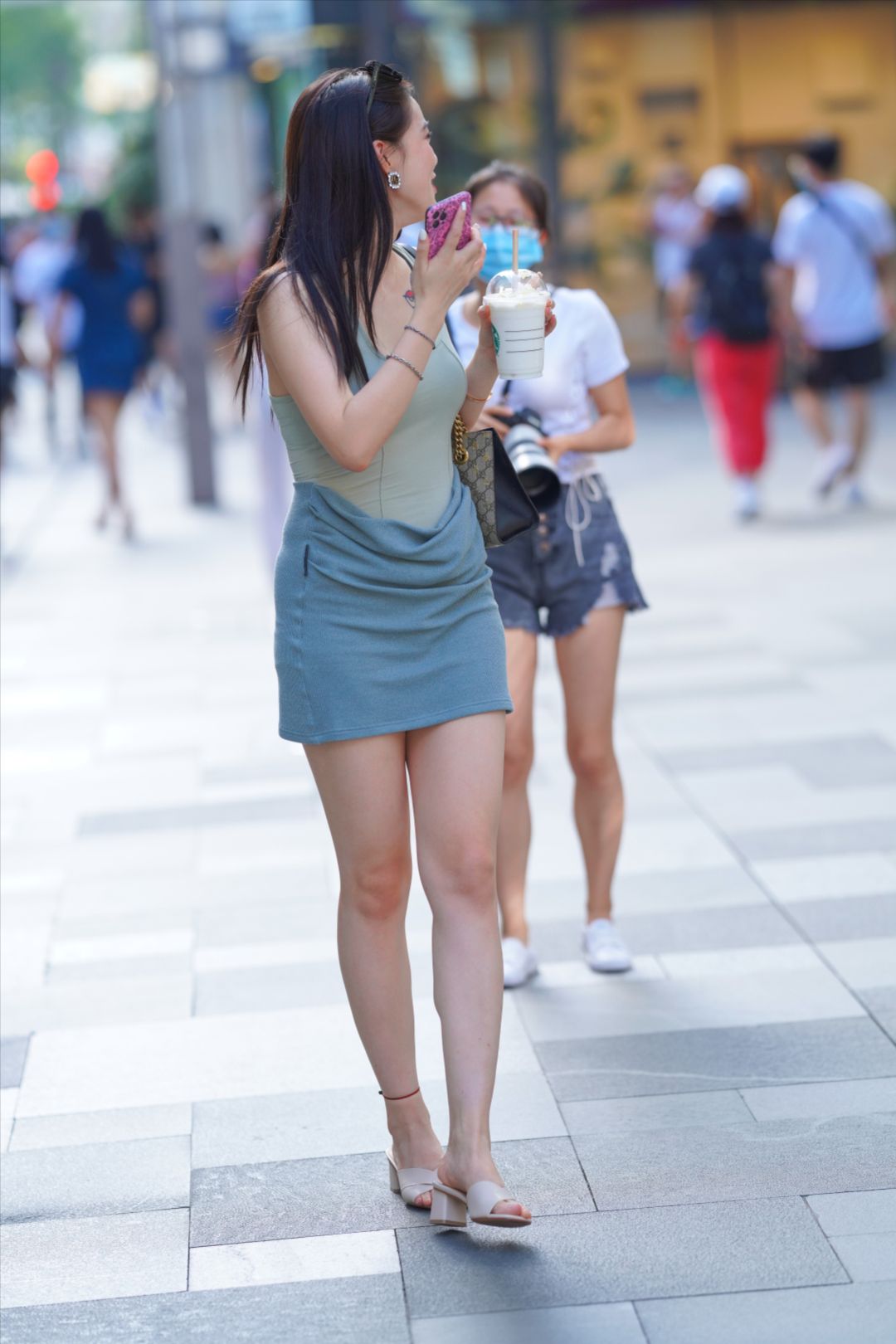 图片[7]-短裙大白腿美女-街拍图满多
