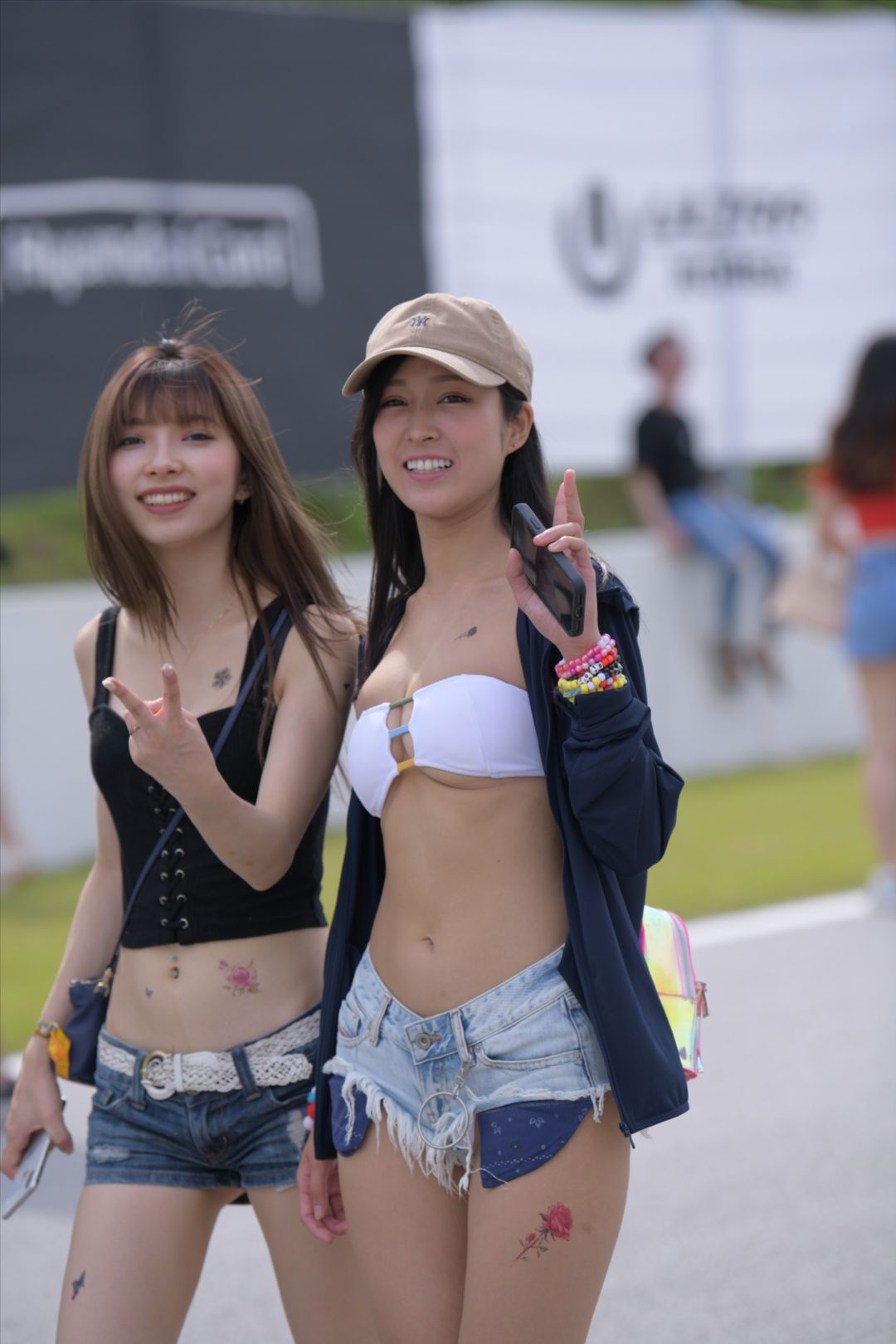 图片[6]-牛仔热裤妹子-街拍图满多