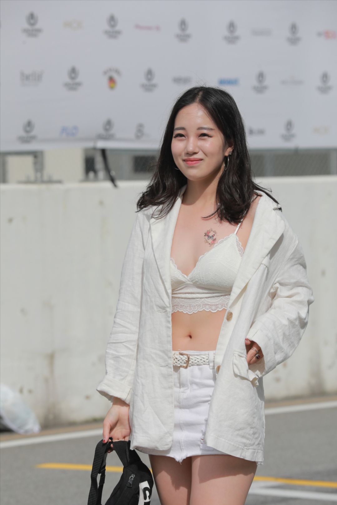 图片[9]-面容姣好的女孩 看着就是一种享受-街拍图满多