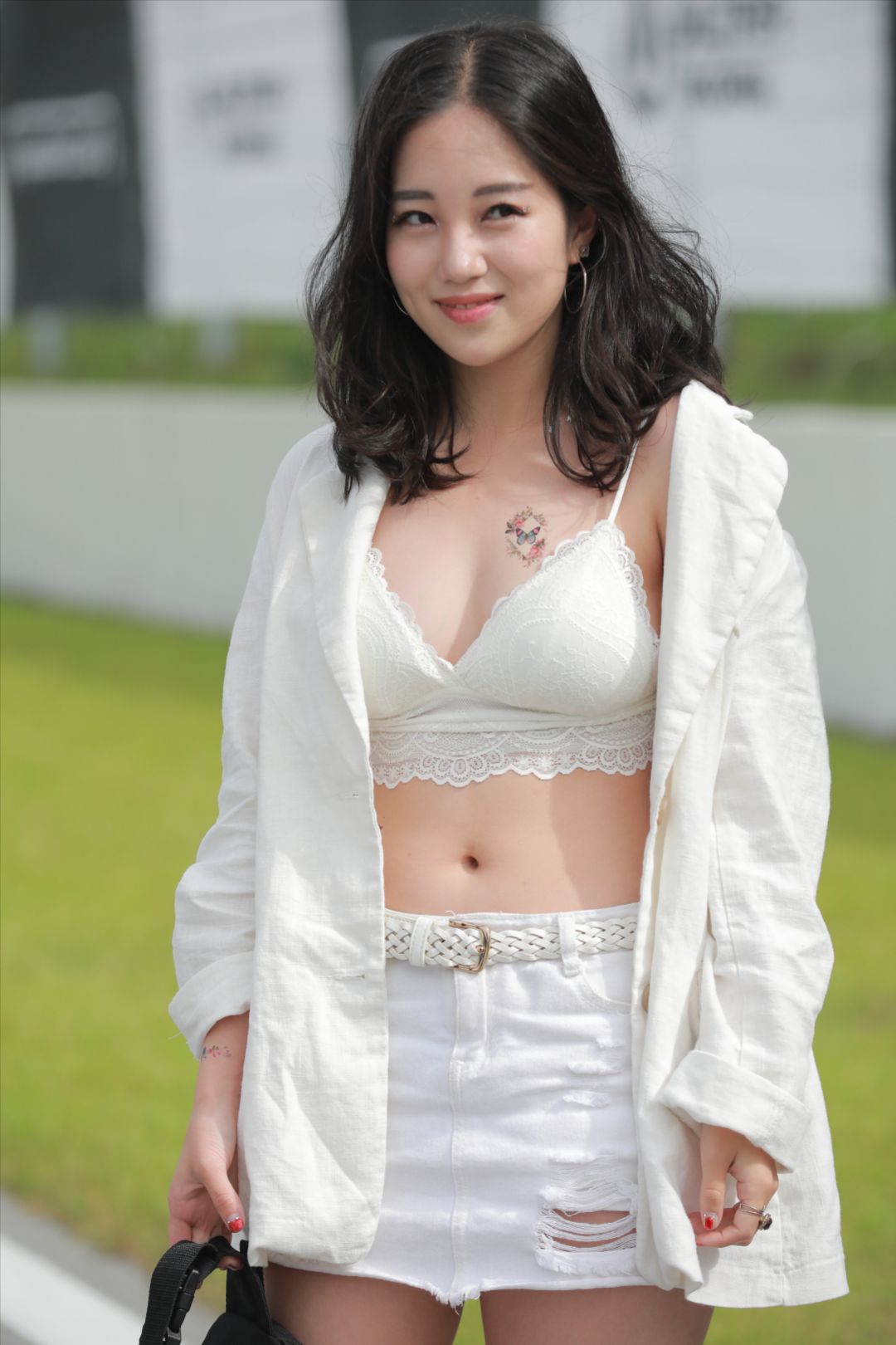 面容姣好的女孩 看着就是一种享受-街拍图满多