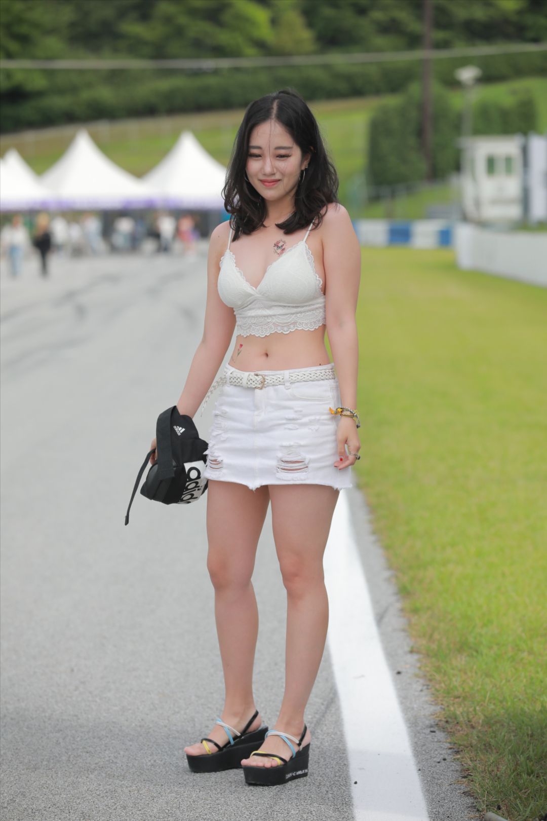 图片[2]-面容姣好的女孩 看着就是一种享受-街拍图满多