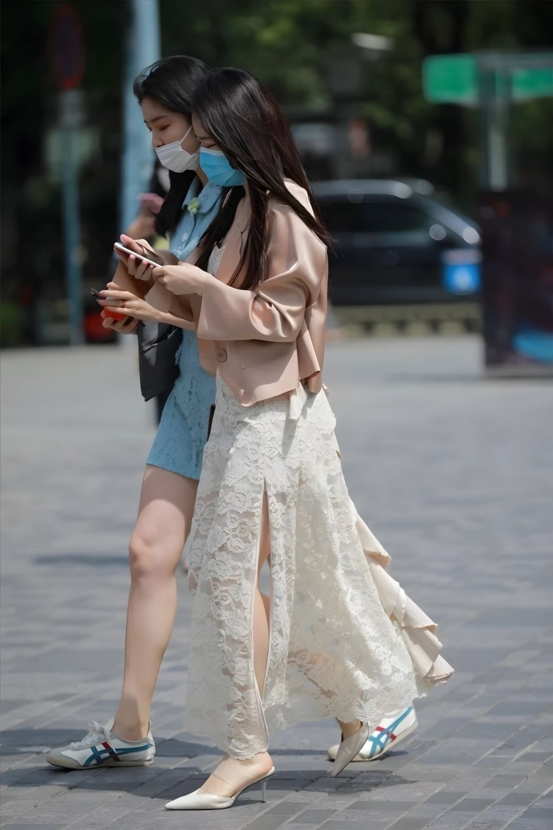 图片[2]-蕾丝裙美腿闺蜜(套图+视频)-街拍图满多