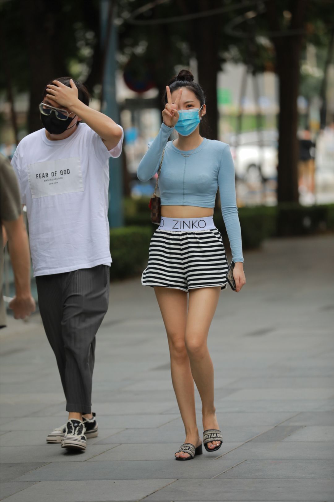 图片[2]-丸子头甜美女友-街拍图满多