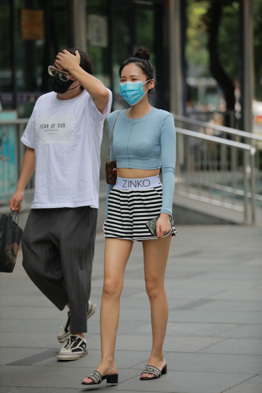图片[3]-丸子头甜美女友-街拍图满多